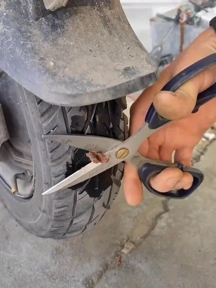 Tire Repair Strips, Automotive Tire Repair Tools, Motorcycle Tubeless Tire Puncture Plug Sealant Strip Repair Kit, Auto Vacuum Tire Repair Rubber String