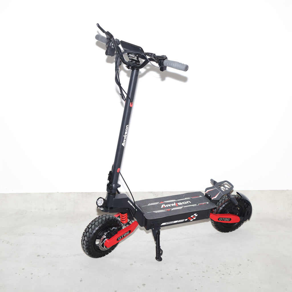 购买滑板车赠送工具包成人滑板车，双电机600W*2，48V13A，11寸越野真空轮胎，最新款LED大屏幕仪表，前后刹车碟，可调节三挡速度档位，最大承重150KG，新款六眼灯加隐形喇叭，带鹰眼灯尾灯和转向灯，可折叠方便出行，代步，通勤，出游，送礼最佳选择