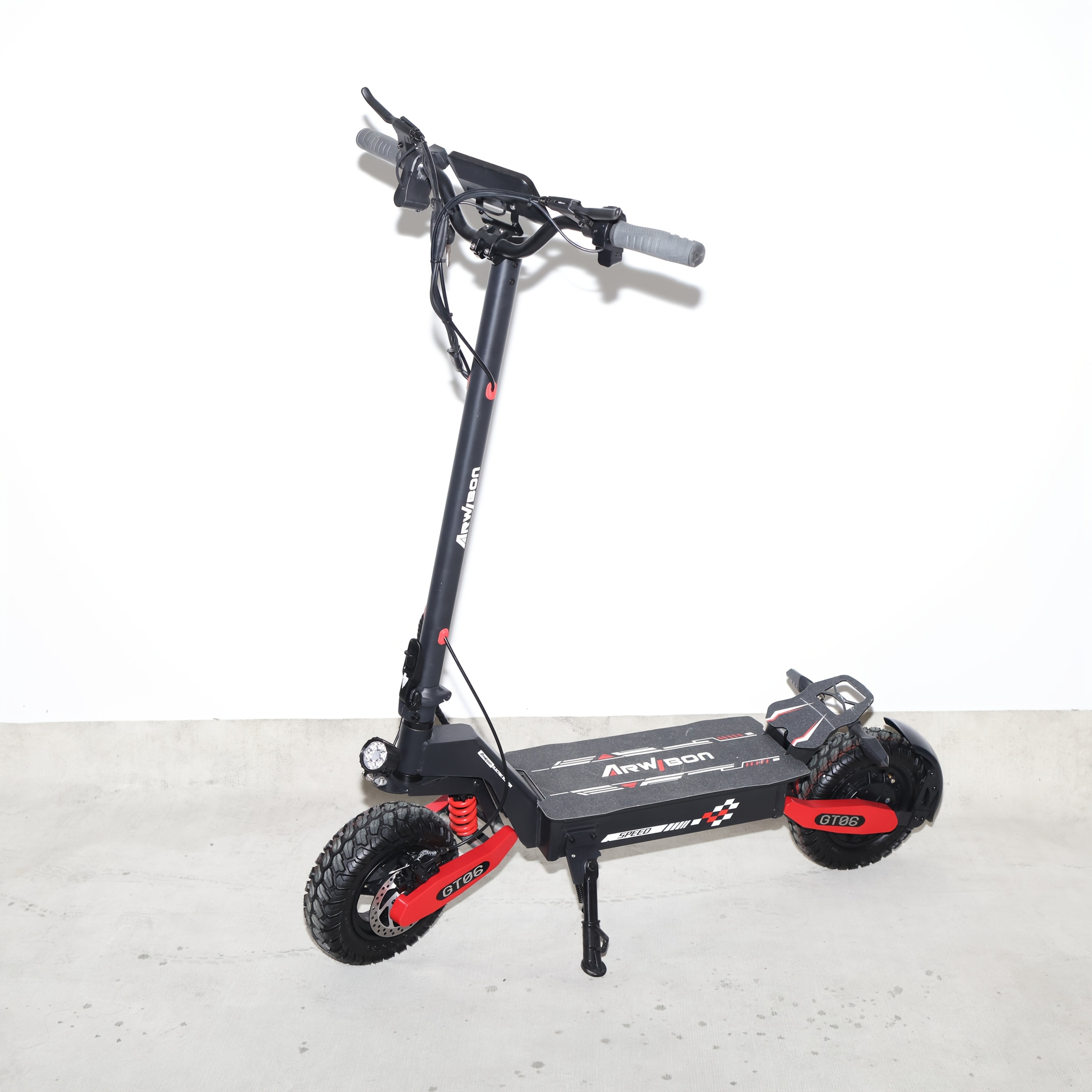 购买滑板车赠送工具包成人滑板车，双电机600W*2，48V13A，11寸越野真空轮胎，最新款LED大屏幕仪表，前后刹车碟，可调节三挡速度档位，最大承重150KG，新款六眼灯加隐形喇叭，带鹰眼灯尾灯和转向灯，可折叠方便出行，代步，通勤，出游，送礼最佳选择