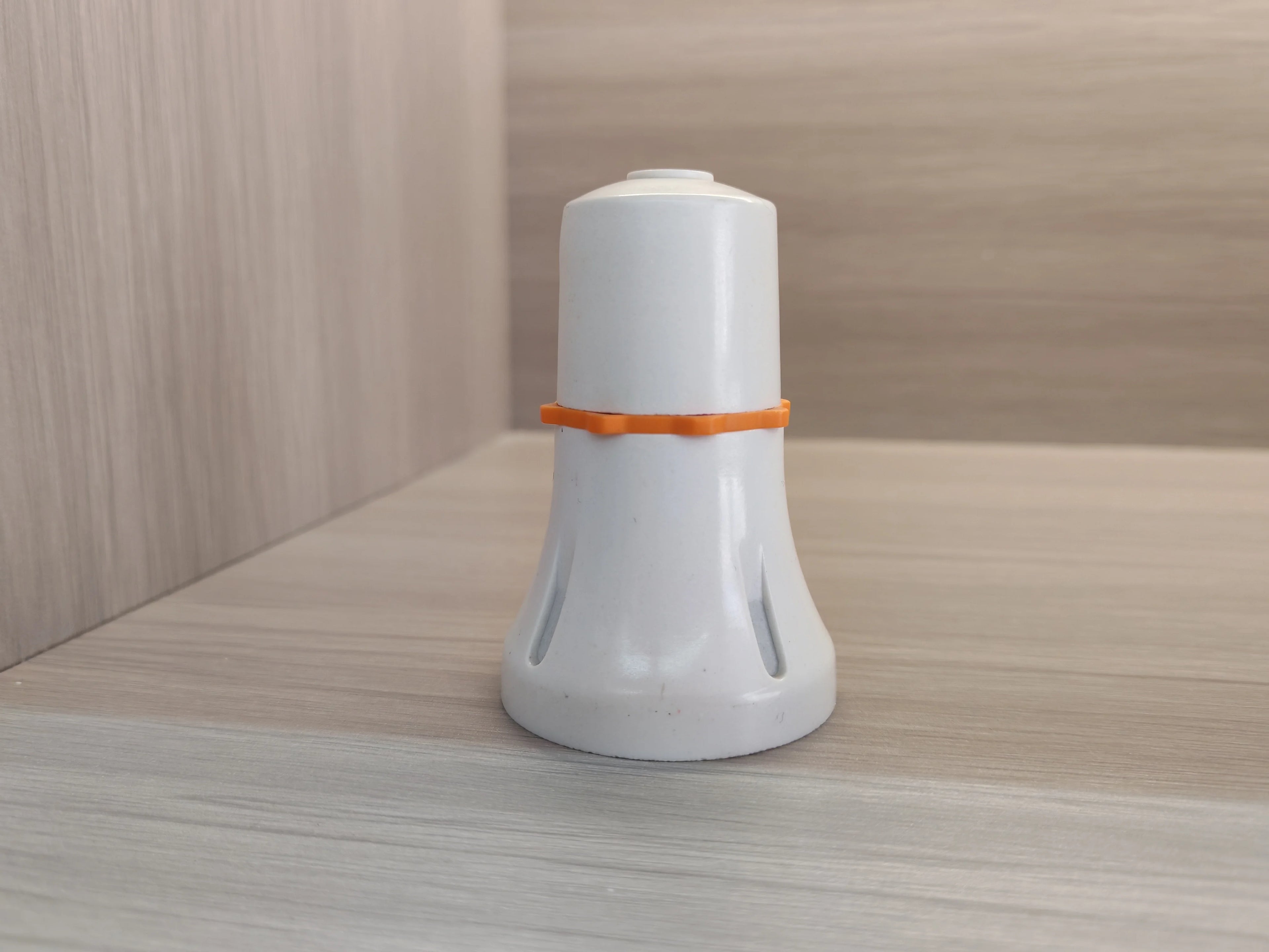b2b East Africa electric wood B22 pin E27 double wall bulb socket with rubber wood angled lamp holder