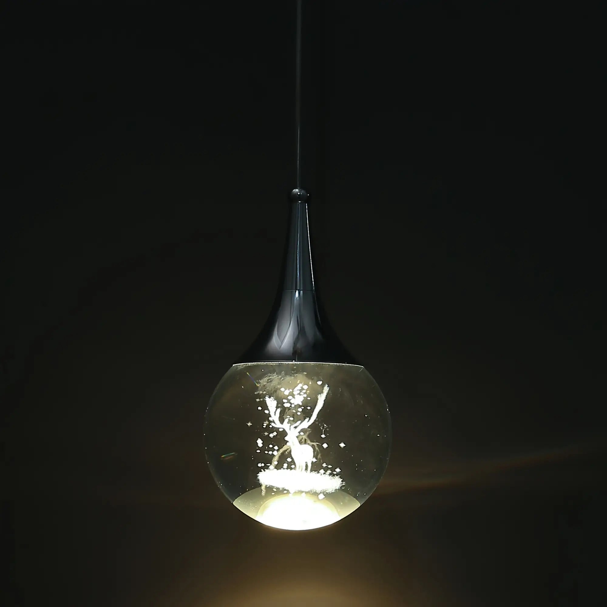 Modern chrome gold spherical LED pendant light, with 3D antler crystal lampshade — adjustable hanging height, warm light 3200K, suitable for kitchen island, dining room or bar, elegant droplet shape, kitchen island lighting