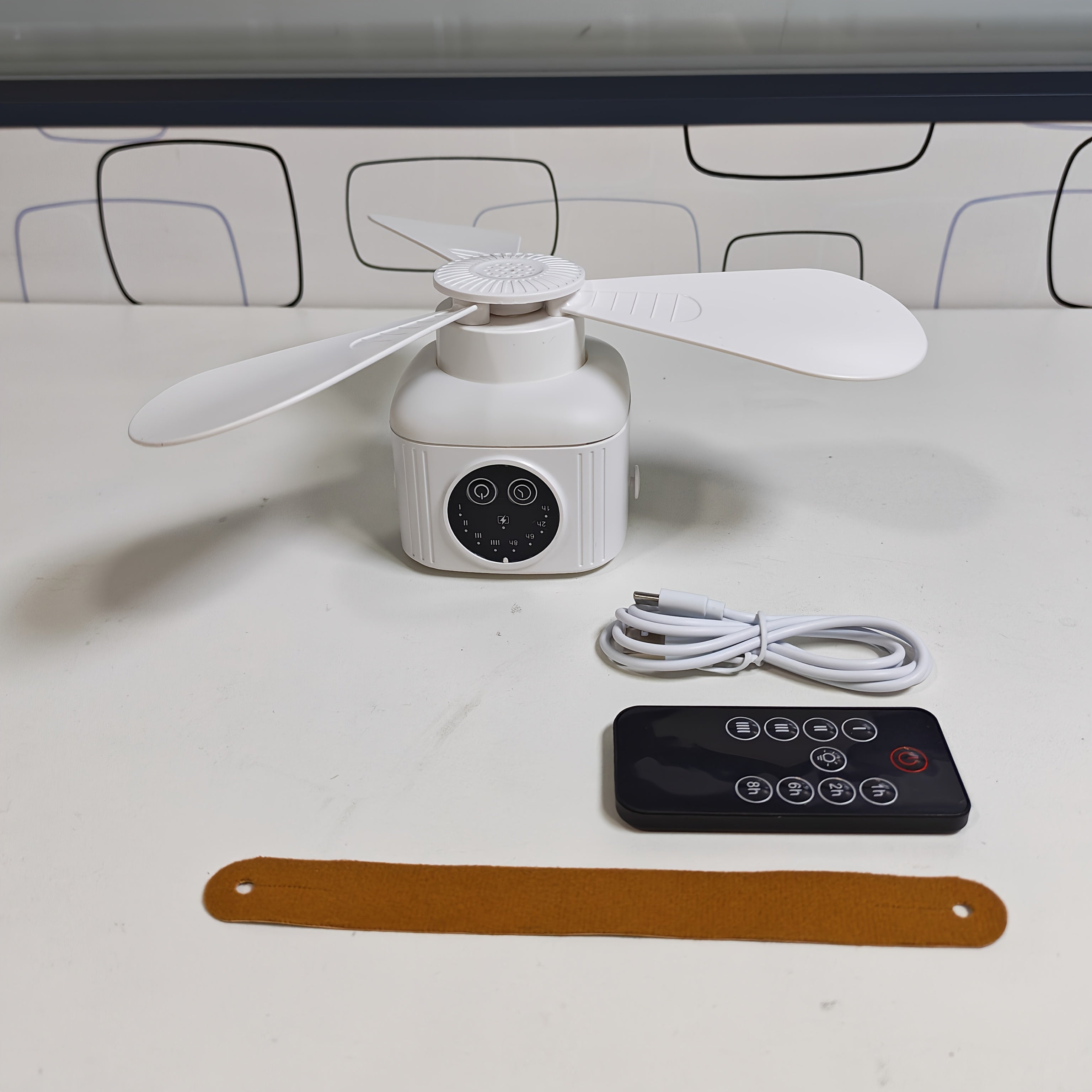 Portable Remote Control Ceiling Fan with Light, USB Rechargeable Camping Fan, Wireless Tent Fan, 4 Wind Speed Levels, Timer Function, Battery Powered, Suitable for RV, Truck, Roof Tent, Travel and Camping Scenarios