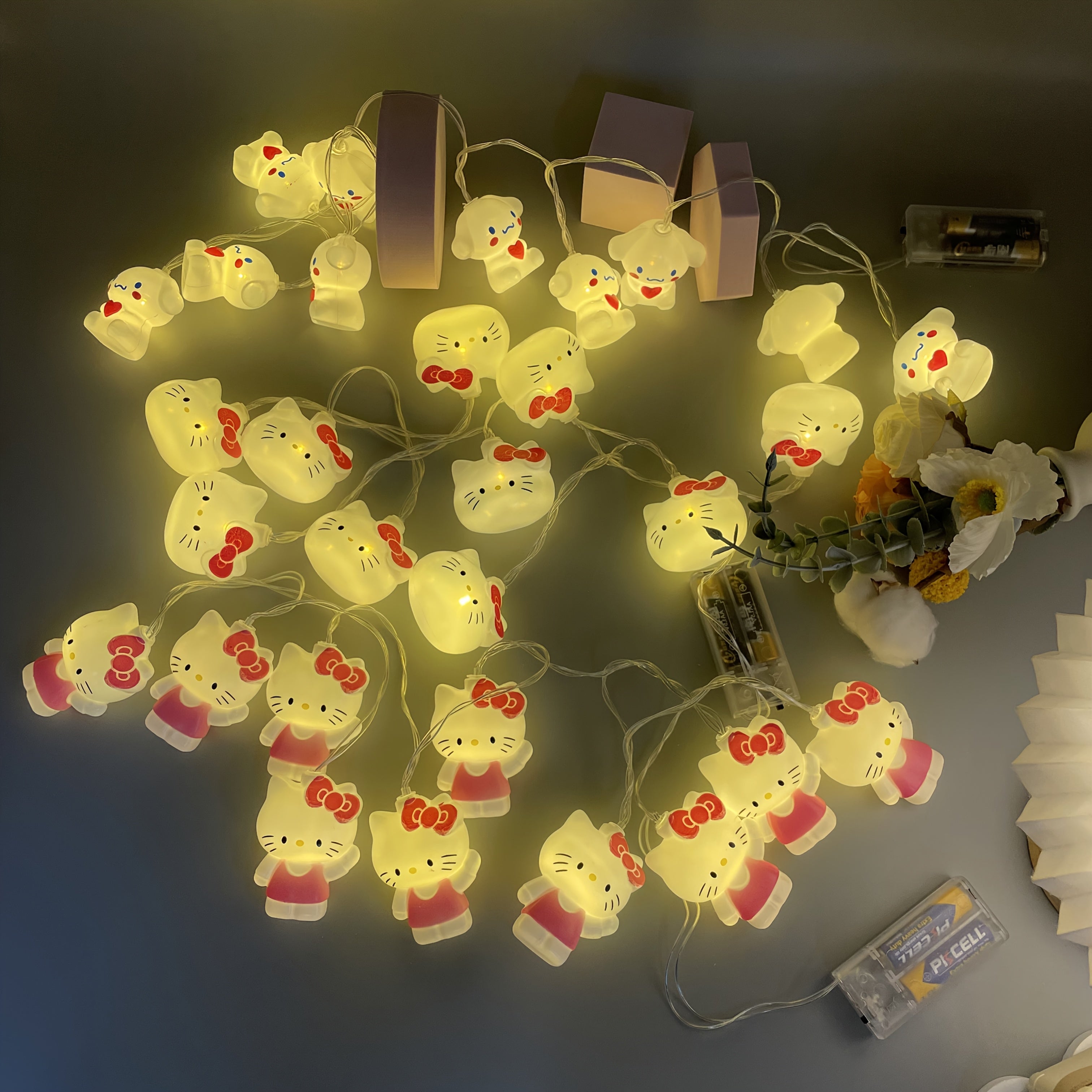 Sanrio Hello Kitty 10燈 Cinnamoroll 卡通 LED 燈串 - 適合慶祝活動、生日和懸掛裝飾的趣味裝飾 - 適用於戶外露營、室內裝飾、萬聖節居家造型、派對禮物、聖誕節禮物