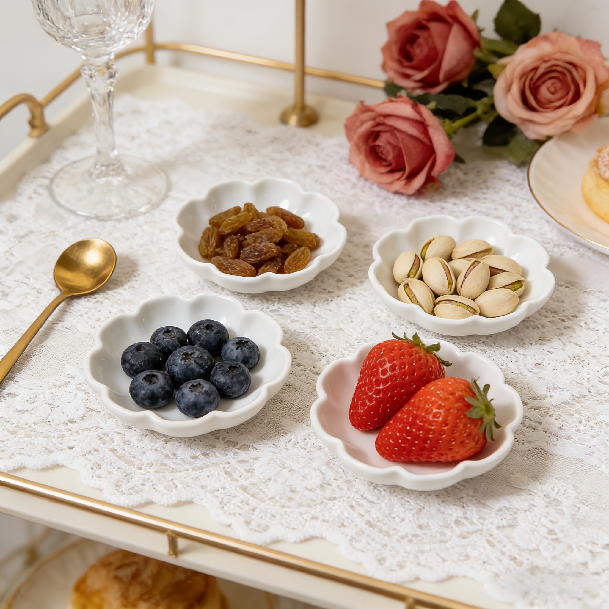 Pure White Lace Ceramic Dinnerware Set, Flower-Shaped, Home Sauce Dish, Dip Tray, Sushi Plate, Snack Plate, Practical Tableware, Microwave Safe