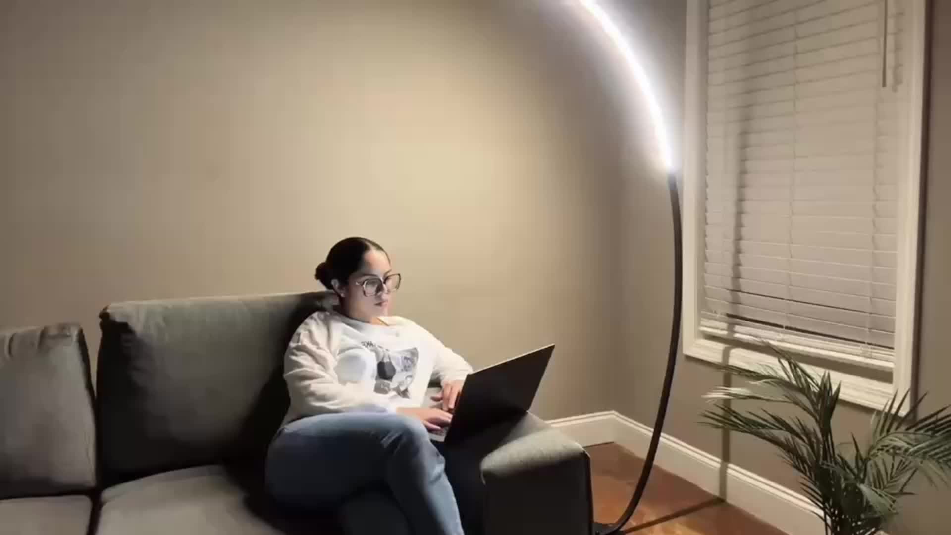 65-inch modern arc floor lamp with remote control, LED dimmable curved reading floor lamp, 3-color temperature vertical floor lamp, timer corner floor lamp, suitable for bedroom, living room, office