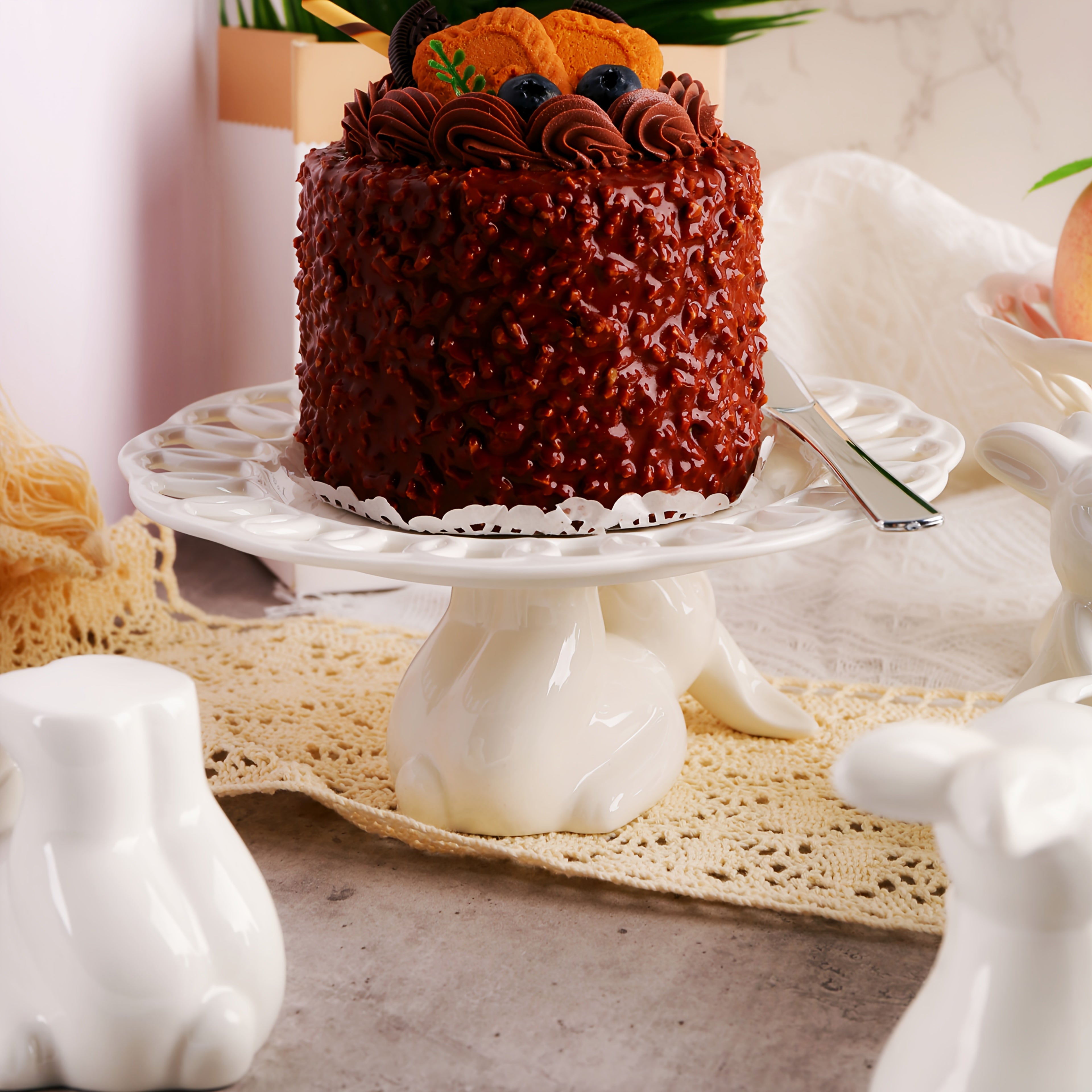 Ceramic Rabbit Cake Tray Dessert Stand Deep Fruit Plate, Ideal for All Kinds of Party Snack Trays, European Creative Decorative Storage Display Pierced Tray/ Fr: Plat à gâteau en céramique lapin, Support à desserts, Plat profond à fruits