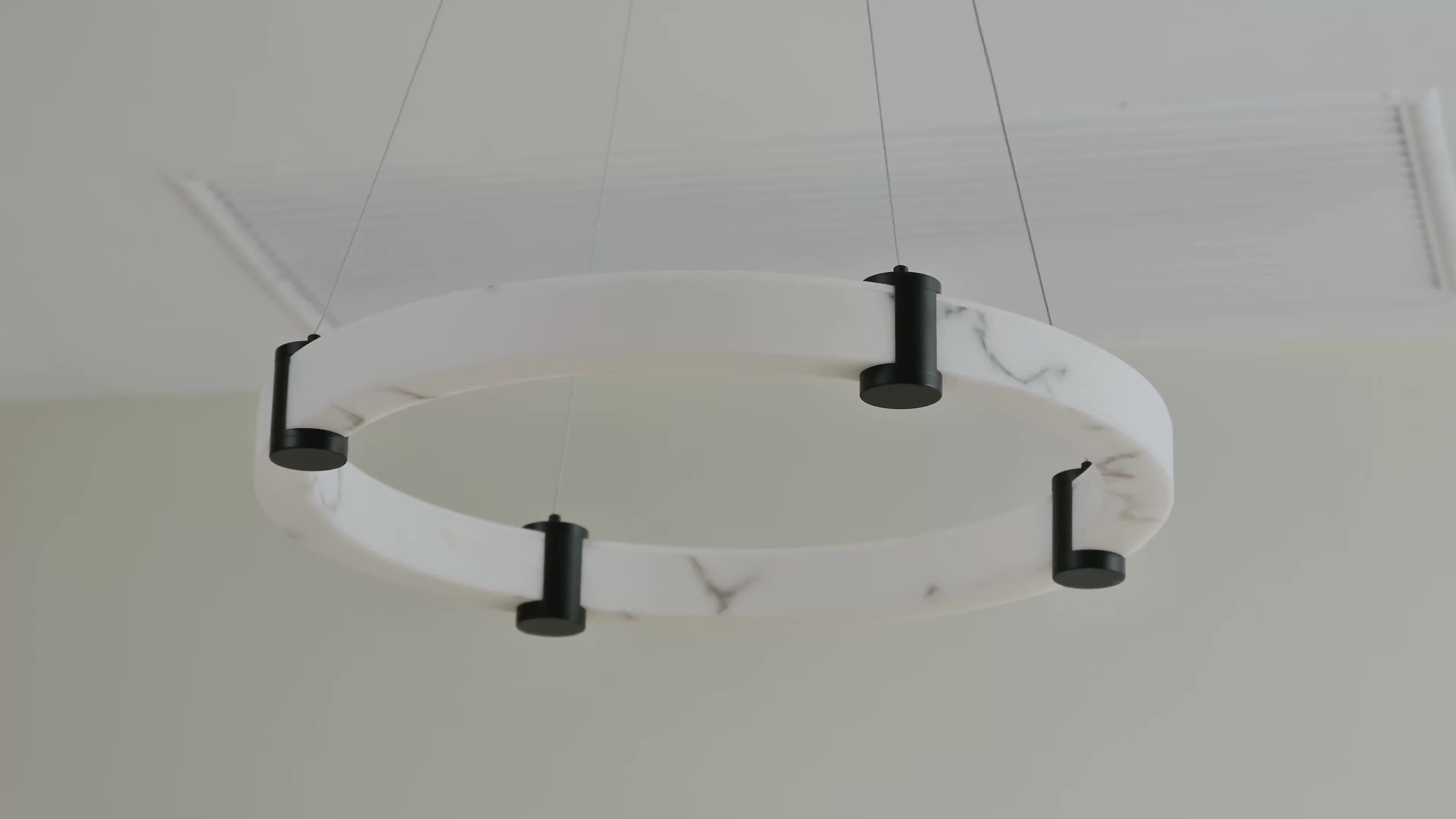 23.6-inch modern LED pendant light, round height-adjustable pendant light, warm light, faux marble finish resin ring ceiling light, suitable for dining room, kitchen island, living room