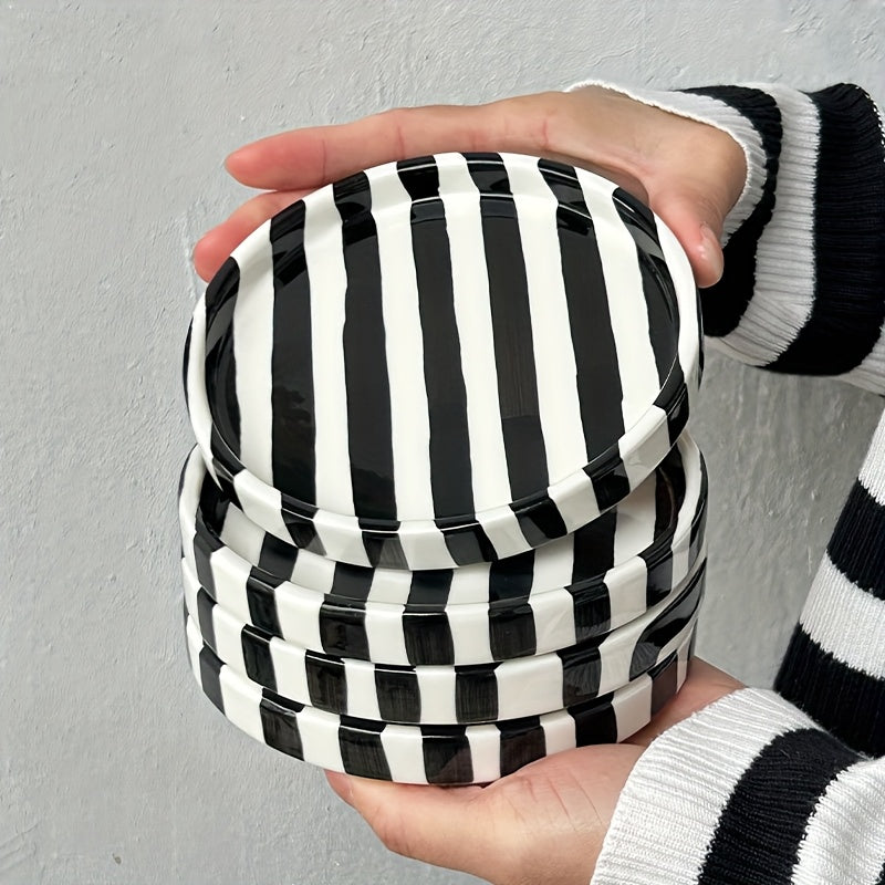 1/2/4 Pcs Striped Ceramic Plate, Black & White Striped European Style Dessert Dish, Party Cake & Snack Tray, Home Breakfast & Dessert Plate, Bread Tray, Fruit & Snack Platter, Baking Dessert Plate