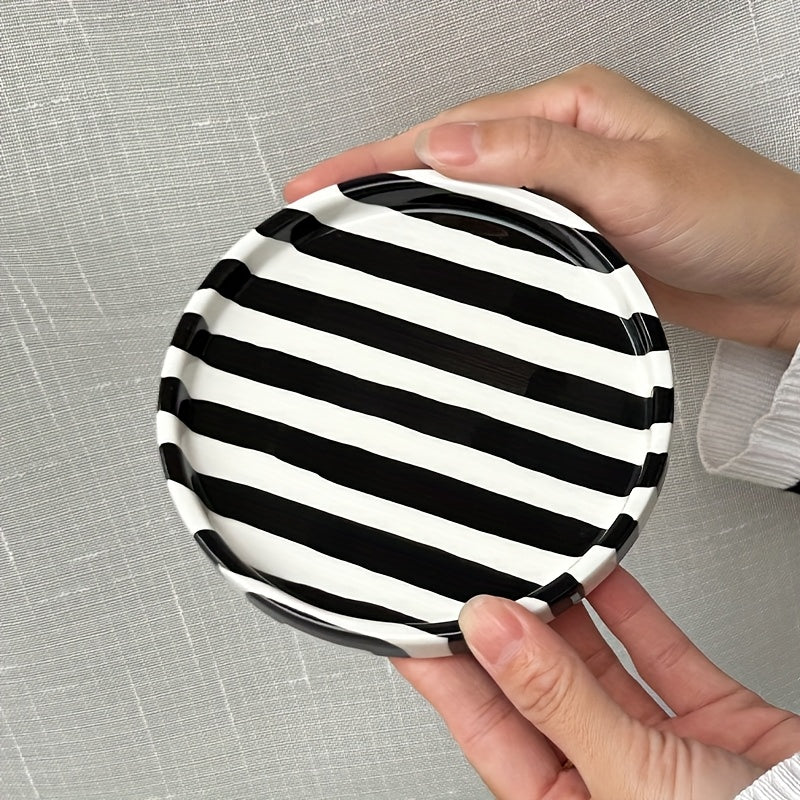 1/2/4 Pcs Striped Ceramic Plate, Black & White Striped European Style Dessert Dish, Party Cake & Snack Tray, Home Breakfast & Dessert Plate, Bread Tray, Fruit & Snack Platter, Baking Dessert Plate