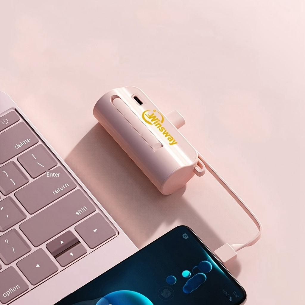 WINSWAY雙口5000毫安膠囊迷你口袋移動電源，便攜快速充電無線手機支架充電器，附Type-C資料線，支援同時為兩部手機充電，相容安卓、三星等裝置，適合旅行、飛機及假日使用。是送給愛美女友的必備好禮