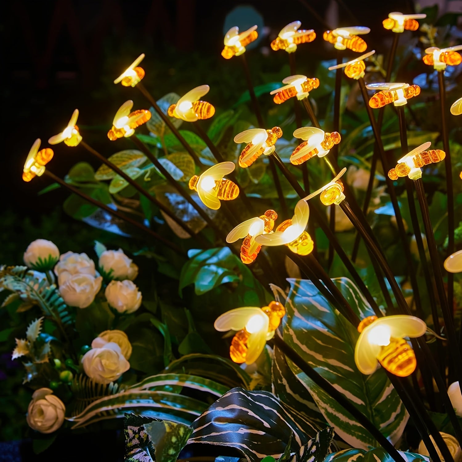1PC Solar Bee Light Outdoor 8-Head Bee Solar Light Suitable for Garden Path Fence Courtyard Patio Walkway Decorative Lighting Perfect for Outdoor and Holiday Decoration