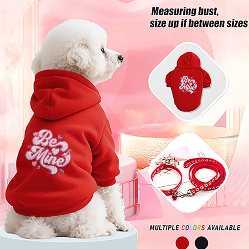 新款宠物卫衣 “甜妹风粉花体 Be Mine 印花，温柔可爱氛围感拉满” 秋冬个性猫咪狗狗保暖衣服连帽卫衣与牵引绳套装 —— 防掉毛、防跳蚤，面料柔软保暖，适配中小型猫狗（可机洗，多色可选），适合拍照与日常防寒穿着。