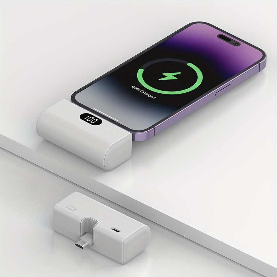 [新款迷你移動電源] 5000mAh超輕便攜充電器，內建USB-C直插式介面，5V2A輸出，LED數字顯示，無需線纜，直接插入充電，適合飛行，相容IOS 17/16 Plus/15 Pro/15 Pro Max/Pad Pro，安卓手機、耳機、揚聲器及其他電子裝置。是通勤者、旅行者、學生的理想選擇