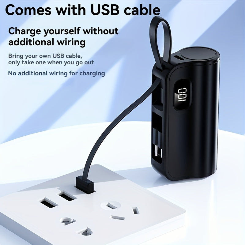 2026新款三合一迷你行動電源 5000mAh 充電寶，內建 USB-C 及 iPhone 雙充插頭，LCD 顯示螢幕電量，手機支架，附 USB 充電線