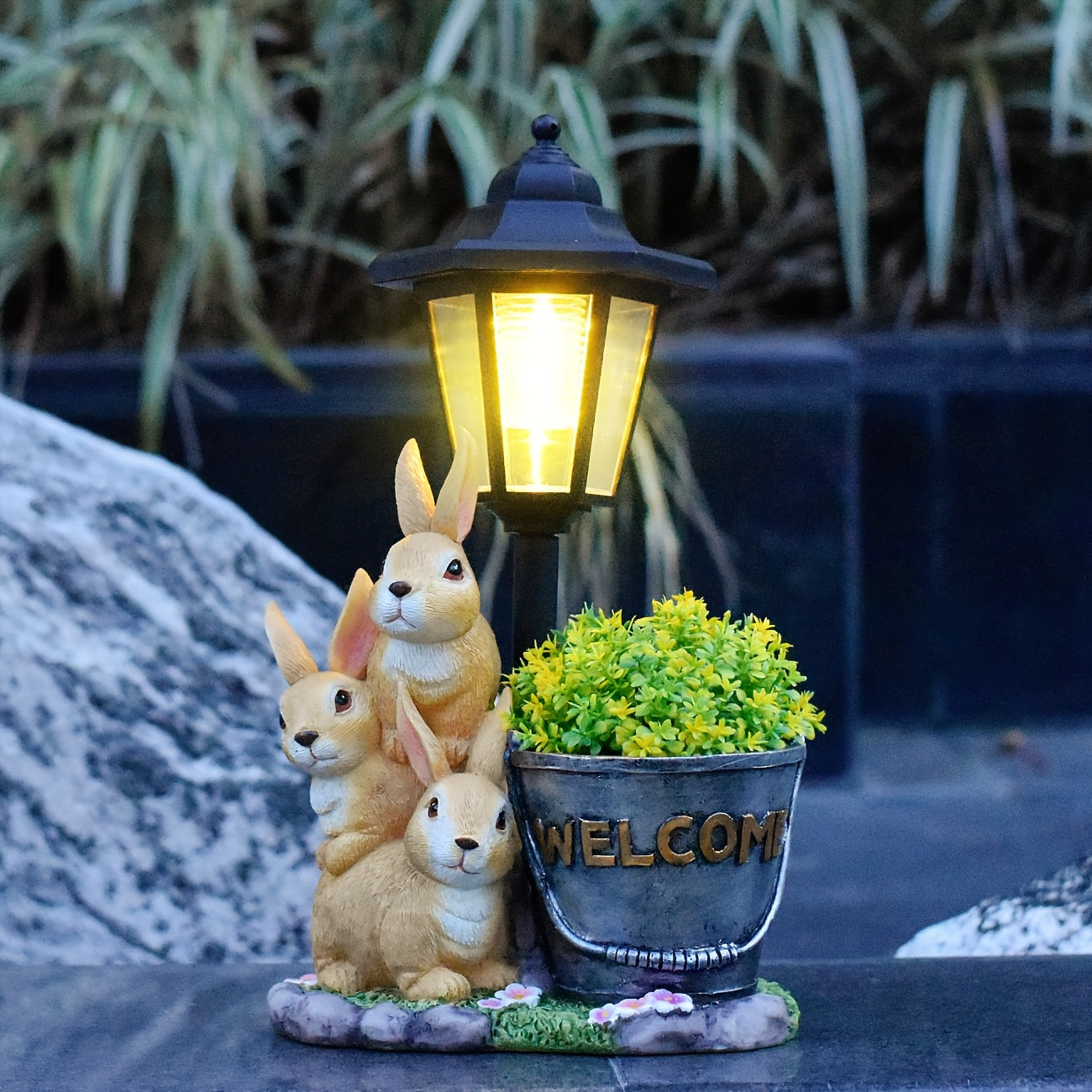 Easter Resin Rabbit Outdoor Statue Light, Creative Outdoor Solar Sculpture Light for Courtyard, Corridor Balcony Pathway Light, Indoor & Outdoor Home Decorative Ambient Night Light, Perfect Christmas or Thanksgiving Gift for Friends