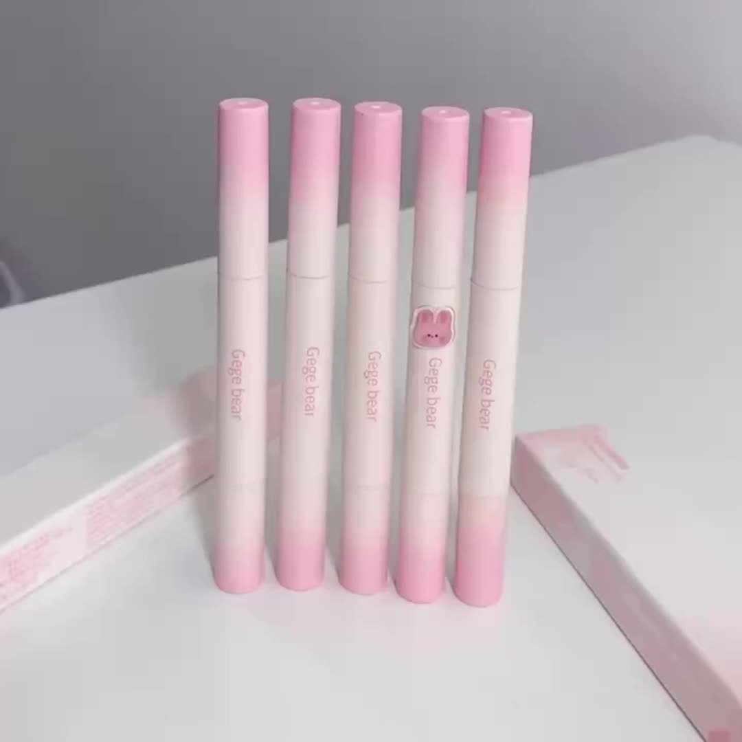 5支装 丝绒哑光唇釉 - 具有奢华的奶油质地，高显色度但不留色，提供柔焦、增强肌肤的唇部外观，打造自然无妆妆容