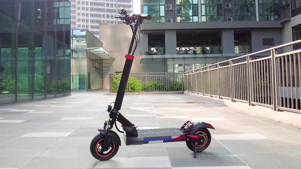 成人和青少年电动滑板车 - 强劲750W电机，60公里/37英里续航，10英寸气垫越野轮胎，可折叠滑板车，带RGB灯光、转向信号灯、USB电源接口、双盘刹车、双悬挂、LED显示屏，适合户外旅行