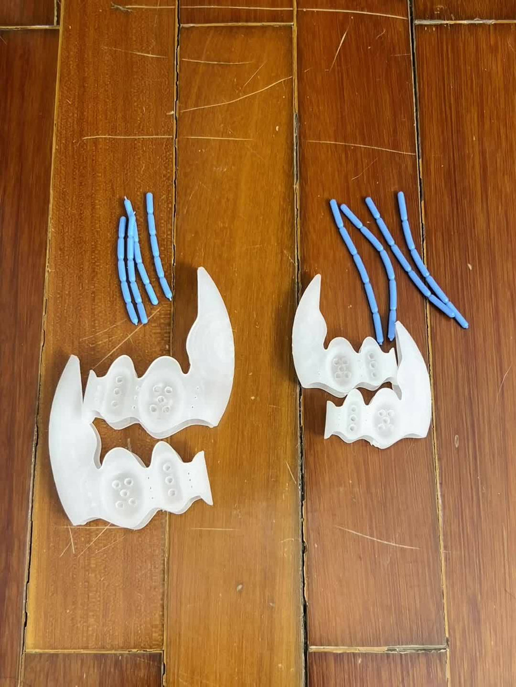 2个舒适式脚趾分离器和20个可调节垫片，足部脚趾保护器，适合长期使用，夜间和居家使用，男女通用，定期更换以实现最佳效果