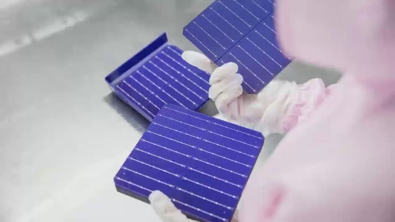 便携式太阳能板，带有35W，可折叠充电器，支持5V/3A USB Type-C接口，适用于手机、平板电脑和移动电源，是房车、背包及徒步旅行的理想选择。
